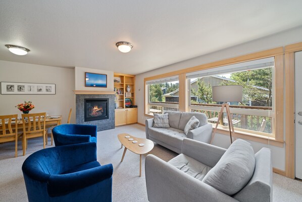 Smart TV, fireplace, foosball, books