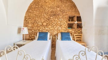 1 bedroom, bed sheets