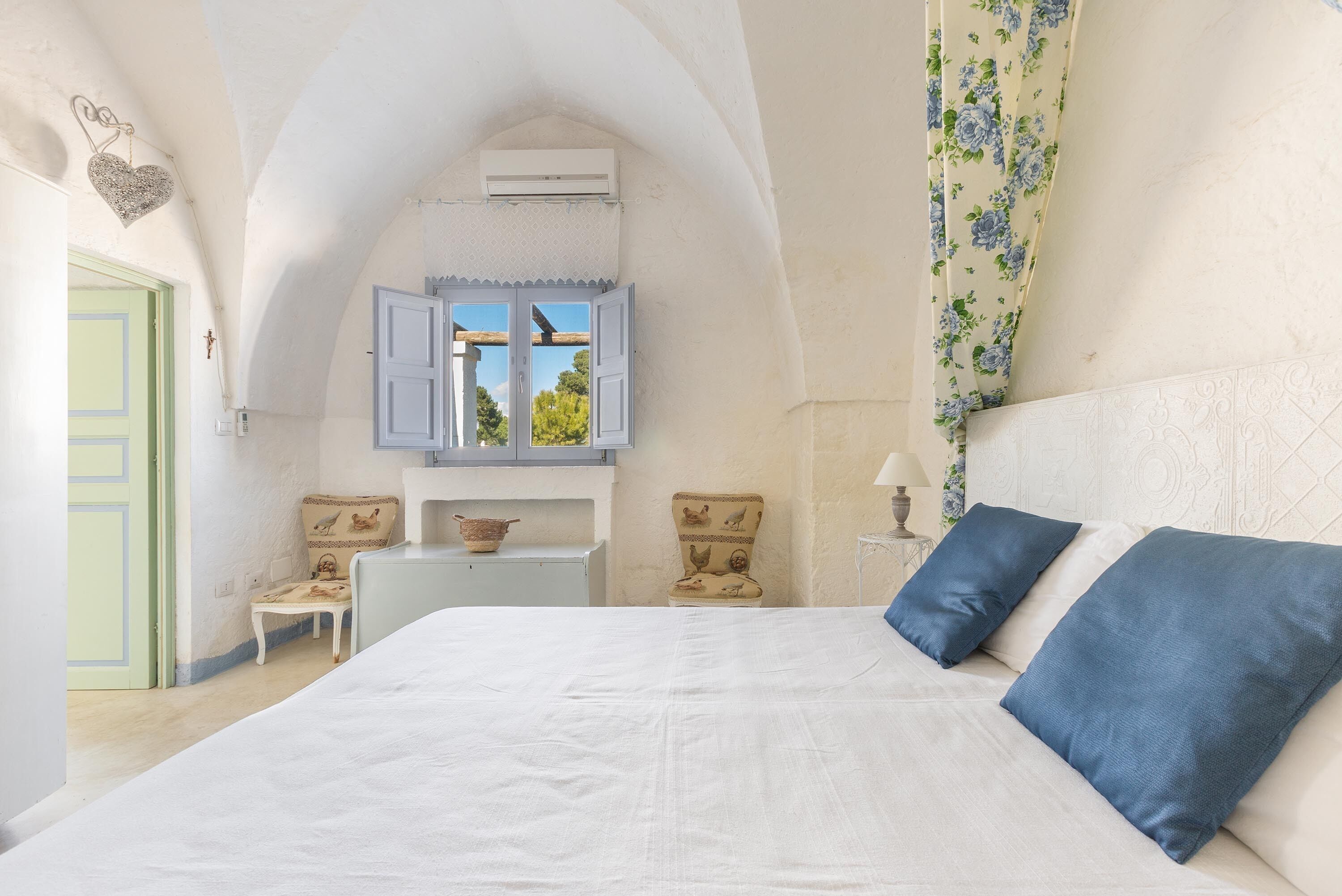 2 bedrooms, iron/ironing board