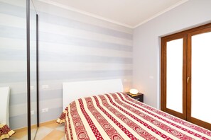 2 bedrooms, bed sheets