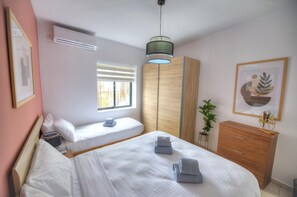 2 bedrooms, iron/ironing board, free WiFi, bed sheets - Comfortable 2bedrooms in Paceville, balcony JPOR3 (St Julian's)