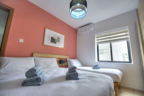 2 bedrooms, iron/ironing board, free WiFi, bed sheets - Comfortable 2bedrooms in Paceville, balcony JPOR3 (St Julian's)