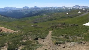 A mountainous landscape with a clear sky. - Black Bear primitive campsite with
Mineral rights. (Howardsville)