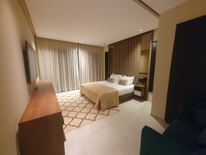 3 Schlafzimmer, Zimmersafe, Bügeleisen/Bügelbrett, WLAN