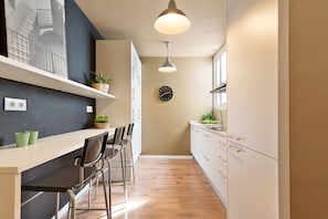 Fridge, microwave, dishwasher, coffee/tea maker