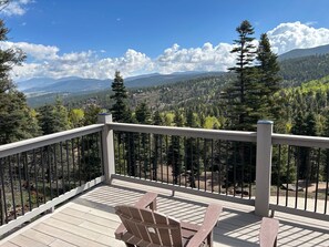 Property grounds - Stunning Ski Chalet in Angel Fire w/ Outstanding Views - Pet Friendly - Hot Tub (Angel Fire)