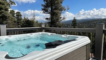 Tina de hidromasaje al aire libre