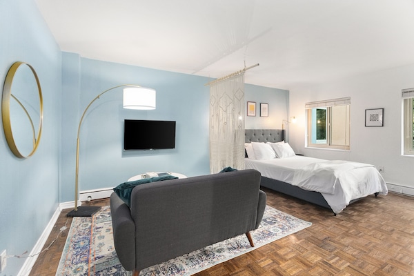 Classic Apartment | Living area | 40-inch TV with digital channels