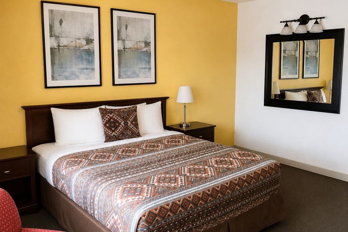 Basic Single Room, 1 Queen Bed, Microwave
