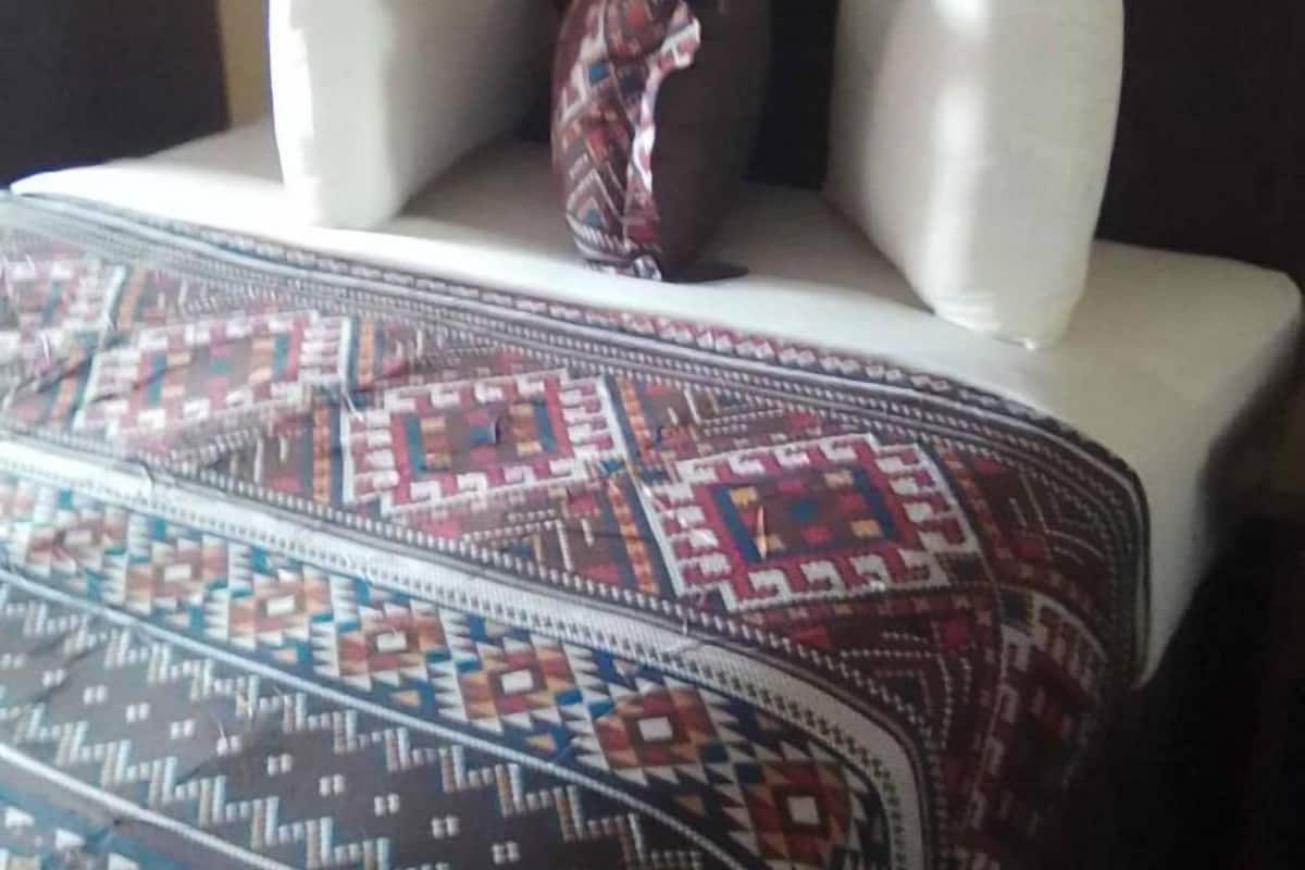 Basic Studio, 1 Queen Bed, Microwave | Premium bedding, down comforters, individually decorated