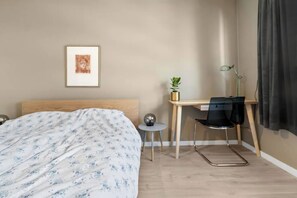 4 bedrooms, desk, iron/ironing board, free WiFi