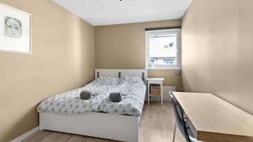 4 bedrooms, desk, iron/ironing board, free WiFi