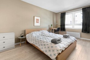 4 soverom, skrivebord, strykejern/-brett og wi-fi (inkludert)