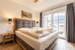 4 bedrooms, free WiFi, bed sheets - Superior chalet # 5A with sauna (Uttendorf)