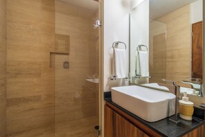 Villa | Bathroom | Shower, rainfall showerhead, towels, soap - Kantuun (Tulum)