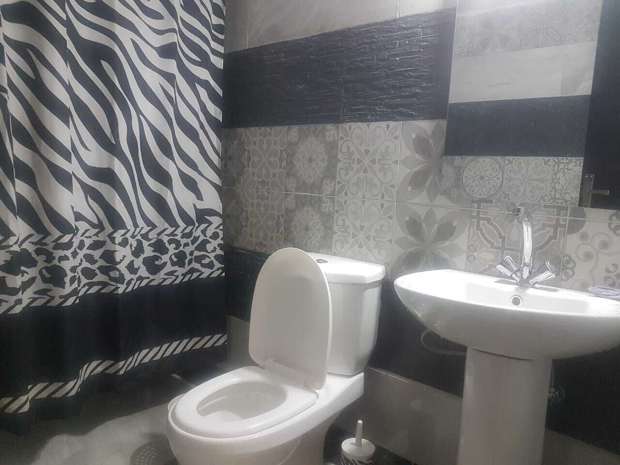 Dusche, Haartrockner, Bidet, Handtücher