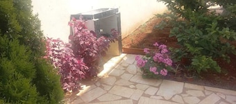 Bright apartment with garden