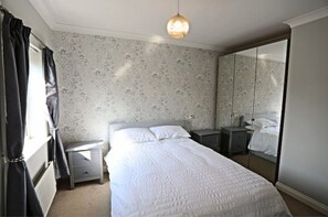 2 bedrooms, WiFi - Cheerful two-bedroom townhouse near Leeds and York (South Milford)