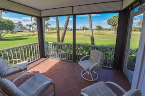 Interior - Minute walk to the Beach! Florida Condo with screened in porch. (Stuart)