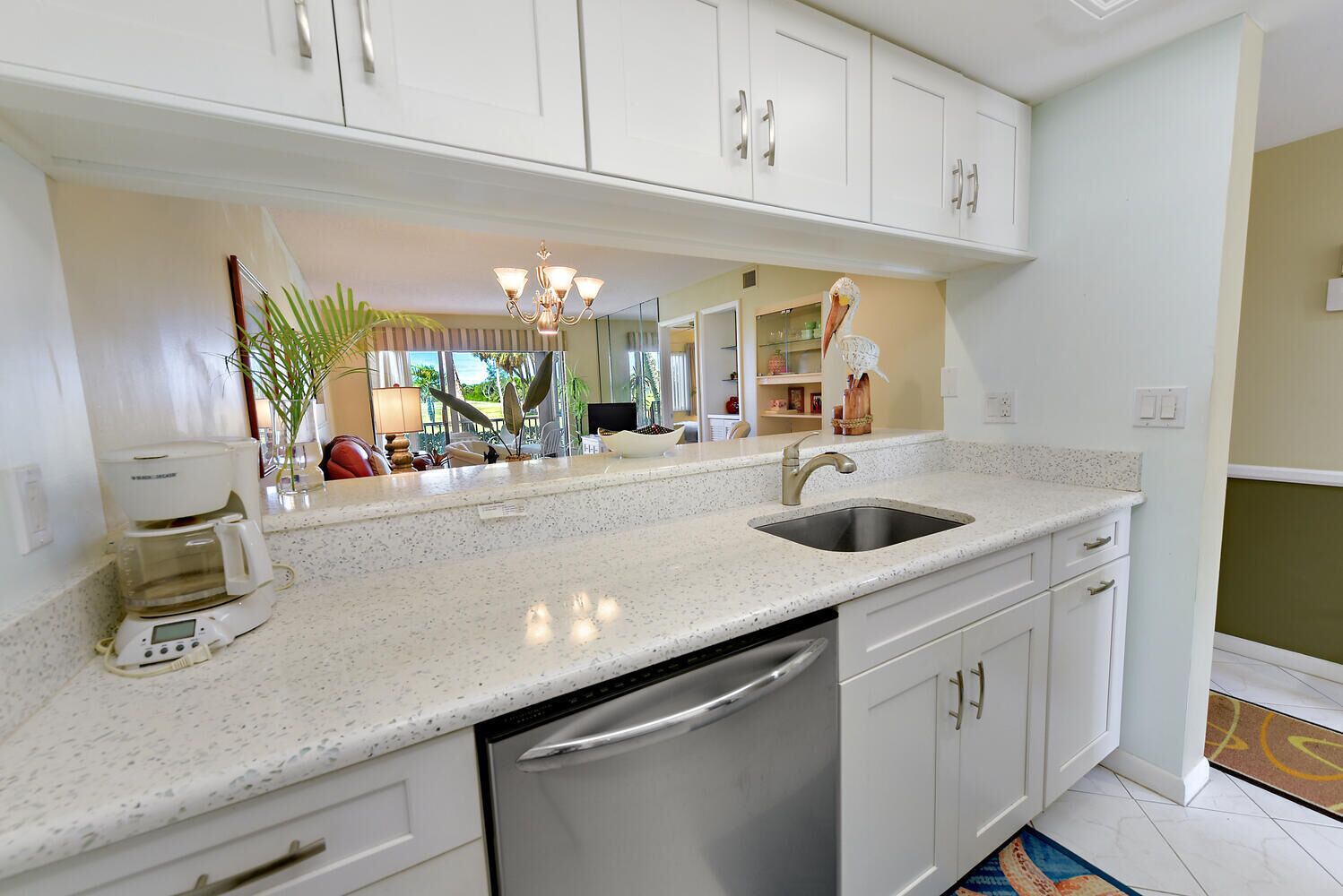 Microondas, horno, parrilla de estufa y lavavajillas 