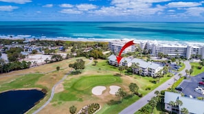 Golf - Minute walk to the Beach! Florida Condo with screened in porch. (Stuart)