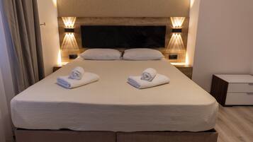 Family Apartment, 3 Bedrooms, Sea View | Individually furnished, blackout curtains, soundproofing