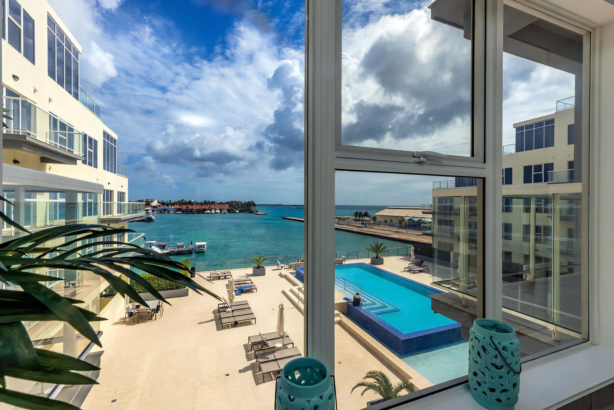 บริเวณ  ภายนอก