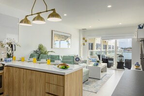 Family Condo | Living area | 40-inch Smart TV with cable channels, TV - Harbour House (Oranjestad)