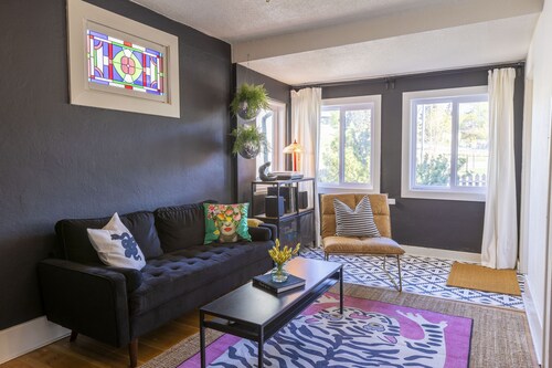 Funky House - Private Hot Tub - Walking Distance to Downtown