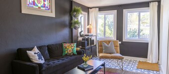 Funky House - Private Hot Tub - Walking Distance to Downtown