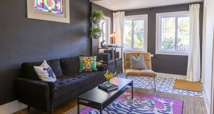 Funky House - Private Hot Tub - Walking Distance to Downtown