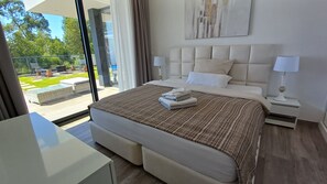 3 chambres, coffre-fort, bureau, fer et planche à repasser