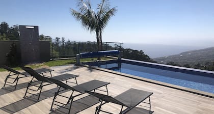 New building above the roofs of Calheta, absolute privacy with a heatable pool