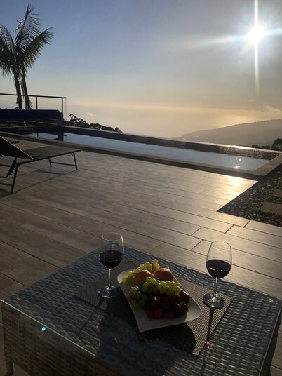 New build above the rooftops of Calheta, absolute privacy, heated pool