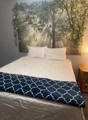 1 dormitorio, tabla de planchar con plancha, wifi y ropa de cama