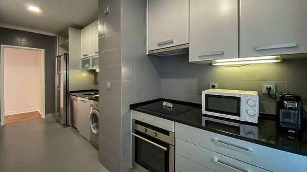 Refrigerador, microondas, horno y lavavajillas