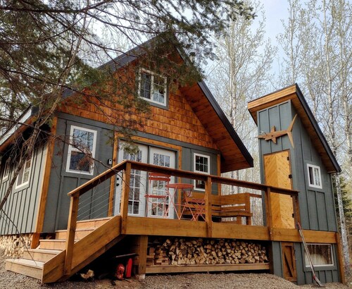 House of the Grouse -  Charming  River-side Cabin and Sauna! 