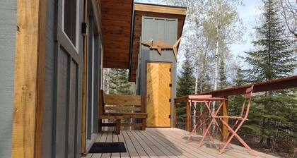 House of the Grouse - Charming River-side Cabin and Sauna!