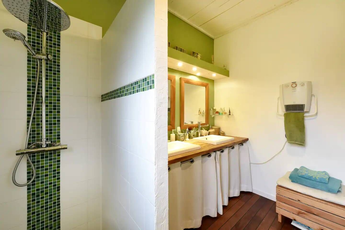 Hair dryer, soap, shampoo, toilet paper