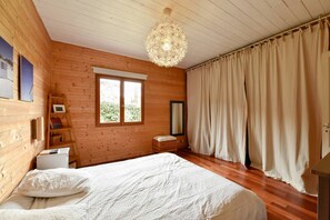 3 habitaciones, tabla de planchar con plancha, wifi y ropa de cama