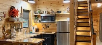 Angler's Den: Lake, trails, golf