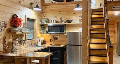 Angler's Den: Lake, trails, golf