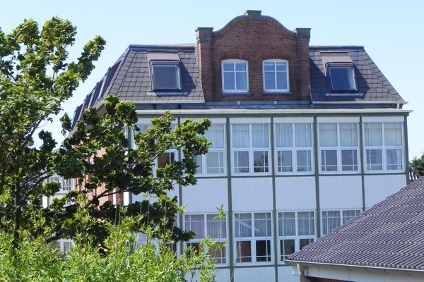 große Fenster im 2. OG