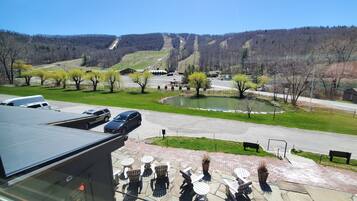 Deluxe Suite | Egyptian cotton sheets, premium bedding, memory foam beds, minibar