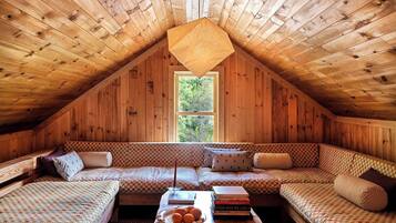 Deluxe Suite | Egyptian cotton sheets, premium bedding, memory foam beds, minibar