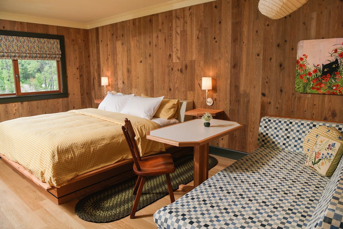 Single Room | Egyptian cotton sheets, premium bedding, memory-foam beds, minibar