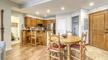 Premium Chalet | In-room dining