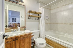 Bathroom - Algonquin Chalets (Mont-Tremblant)