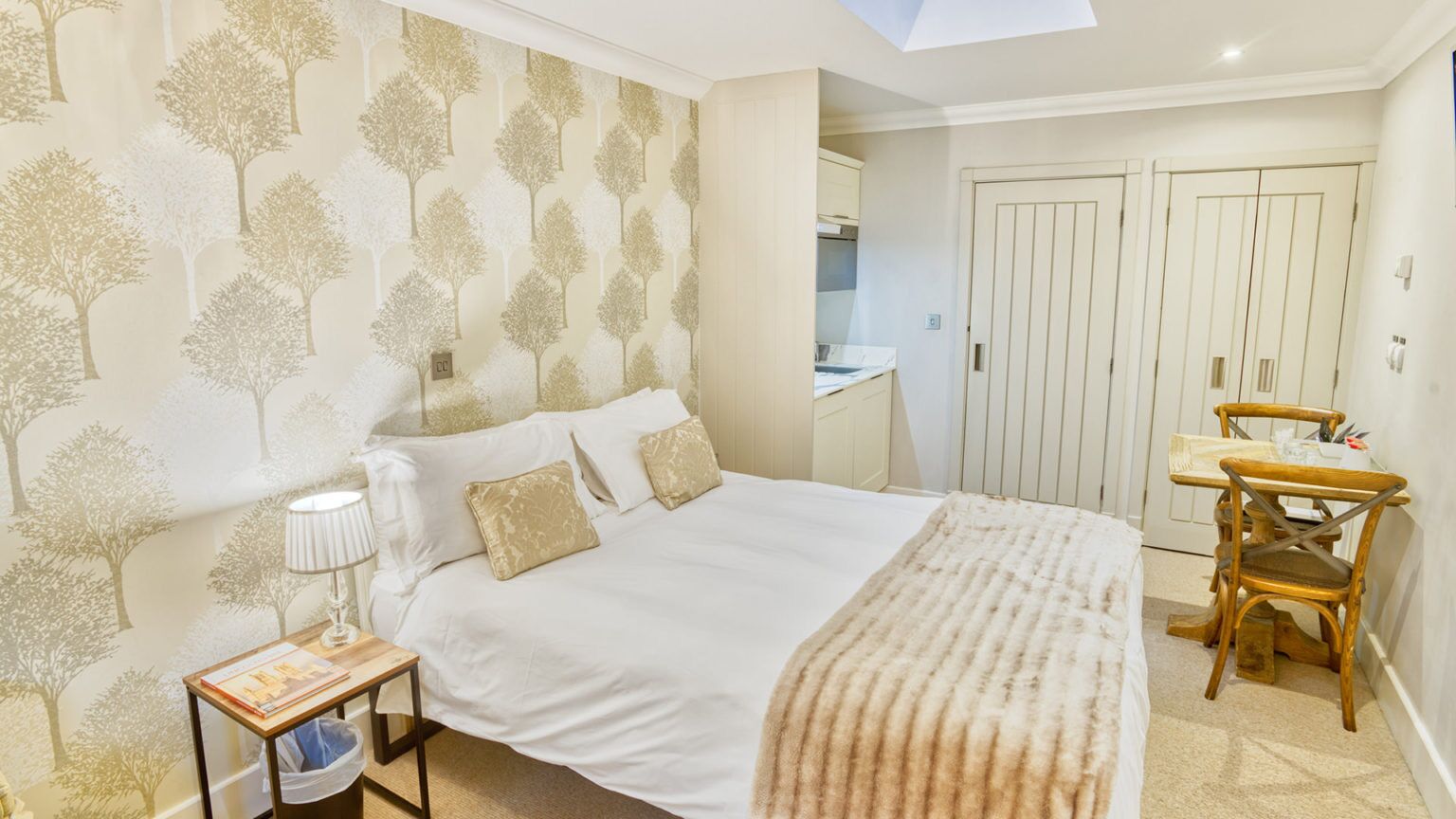 Studio | In-room safe, iron/ironing board, free WiFi, bed sheets