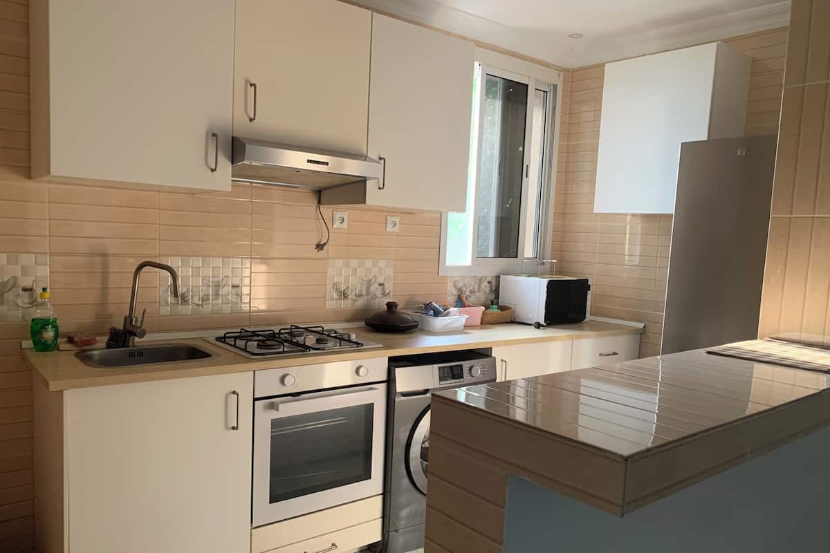 Apartamento conforto | Cozinha privada | Geladeira grande, micro-ondas, fogão, torradeira